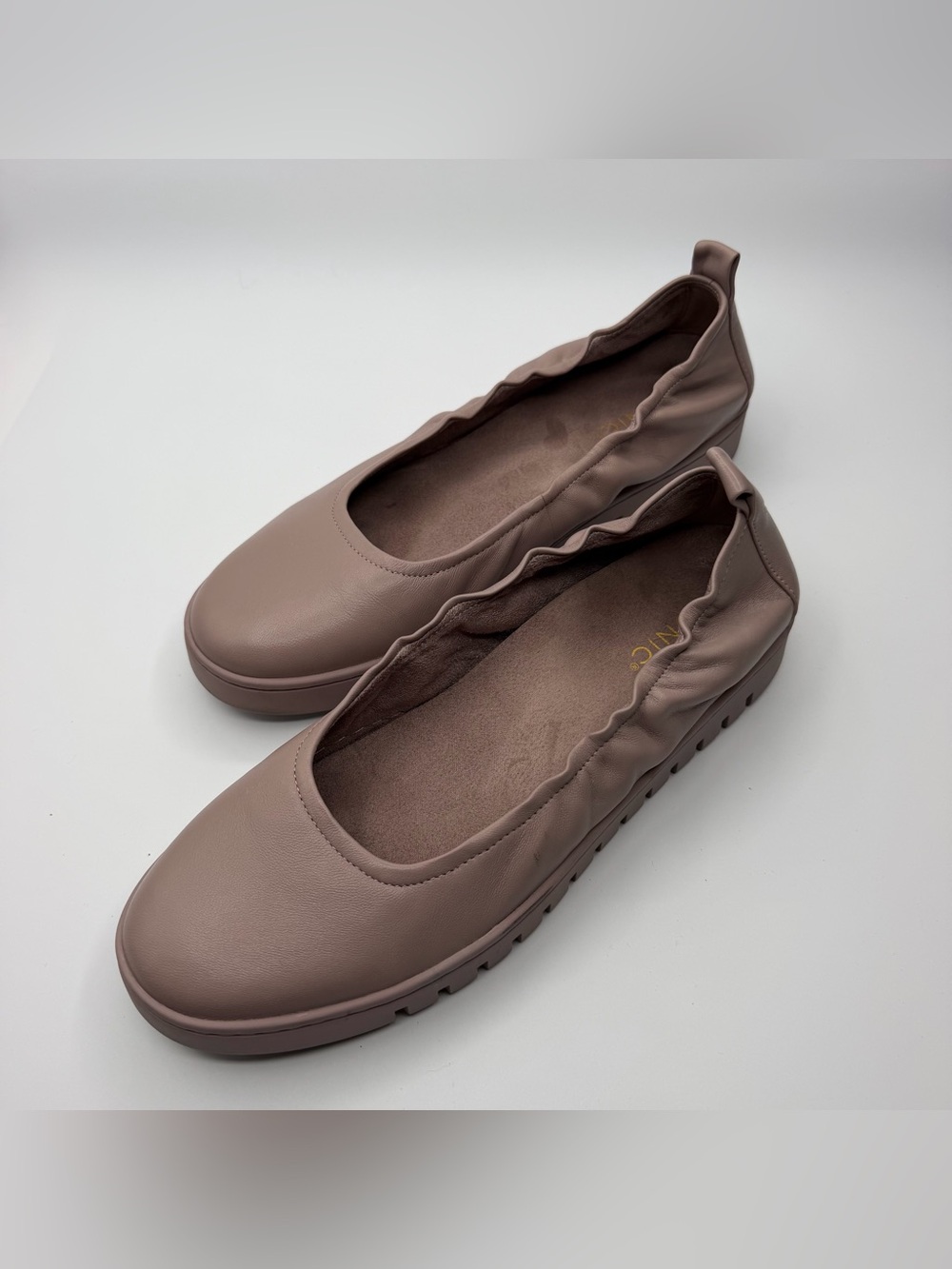 Vionic Womenโs Taupe Mauve Elastic-Trim Slip-On Flats US 11, UK 9, EU 42